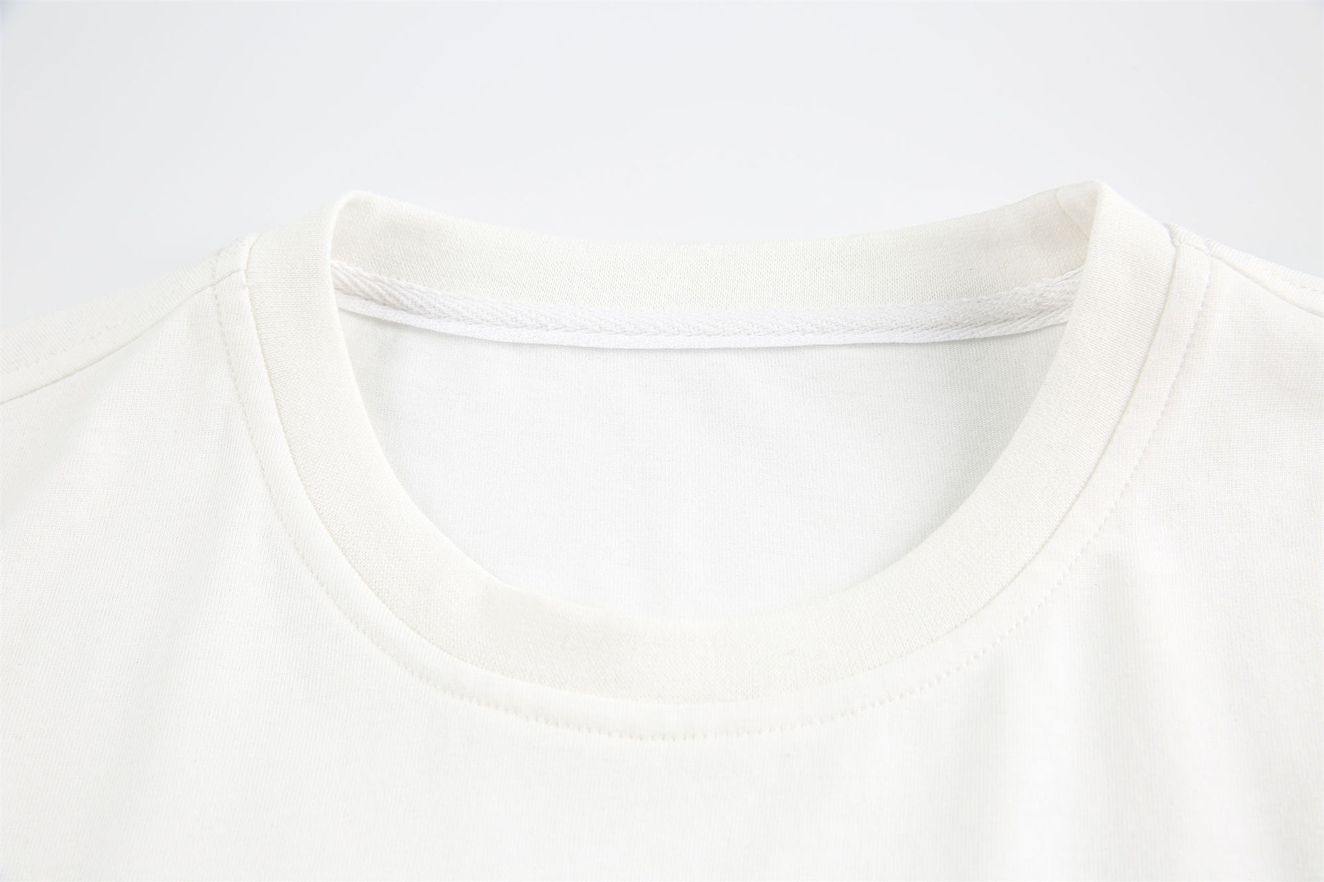 Graphic T-shirt - Image 10